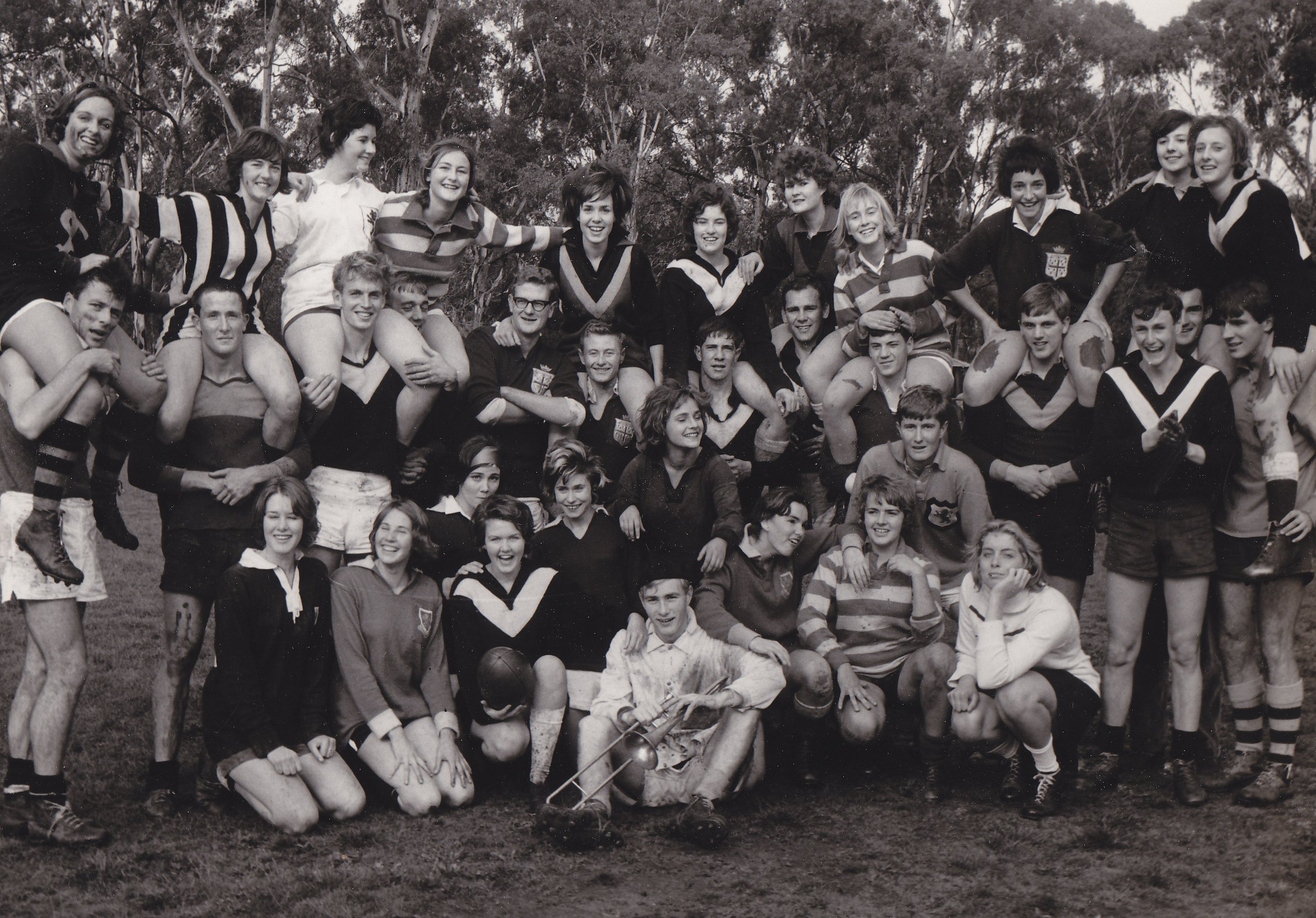 adelaide-research-scholarship-mixed-football-team-c1970